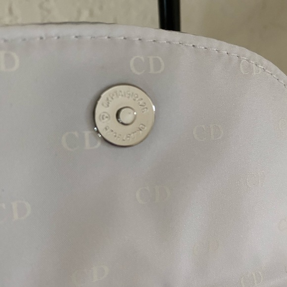 Christian Dior Silver Cosmetic Bag - Picture 4 of 7